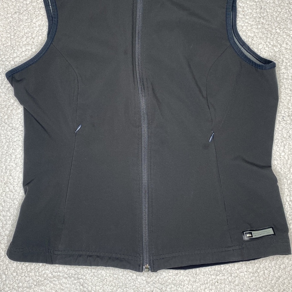 REI Black Fleece Lined Vest: Size Medium - Picture 4 of 7